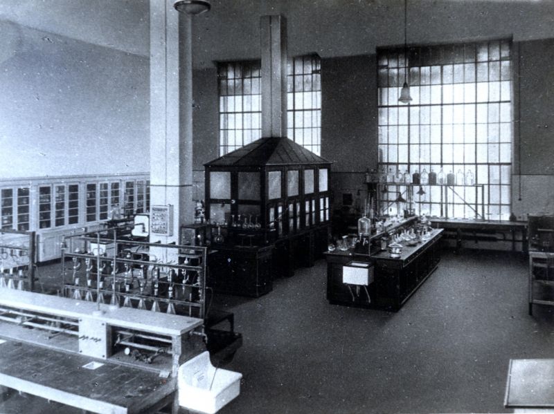 Datei:Chemisches Laboratorium Altes Institut.jpg