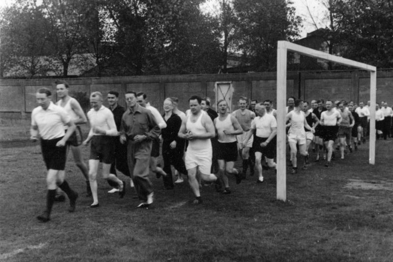 Datei:Sommersporttag Betriebe 1941.jpg