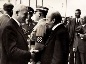 Der Präsident der Kaiser-Wilhelm-Gesellschaft, Max Planck, (rechts) und der Stahlindustrielle und Kuratoriumsmitglied des KWIE Albert Vögler